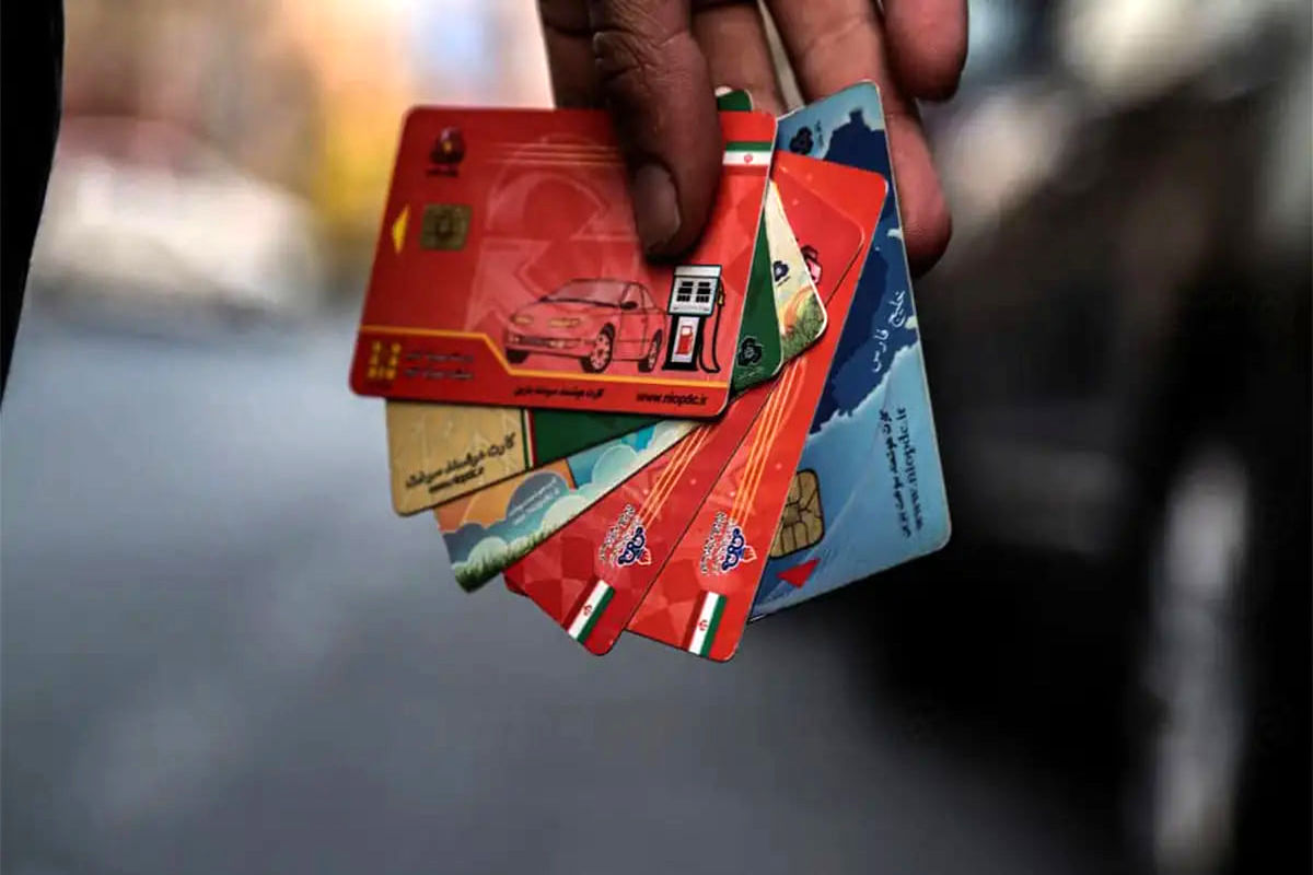 دارندگان سهمیه بنزین بخوانند/ انتقال سهمیه سوخت به کارت بانکی اجرایی می شود؟