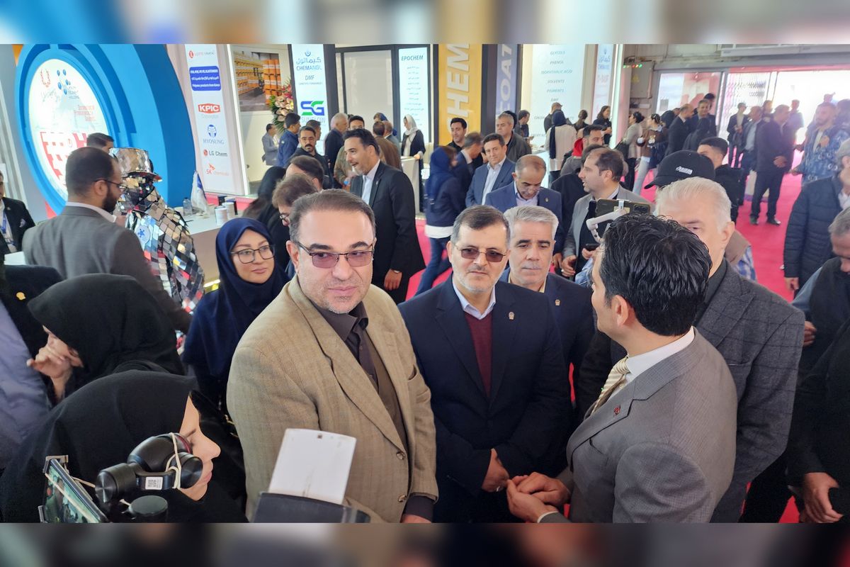 بازدید معاون صنایع عمومی وزارت صمت از نمایشگاه رنگ و رزین ۱۴۰۴