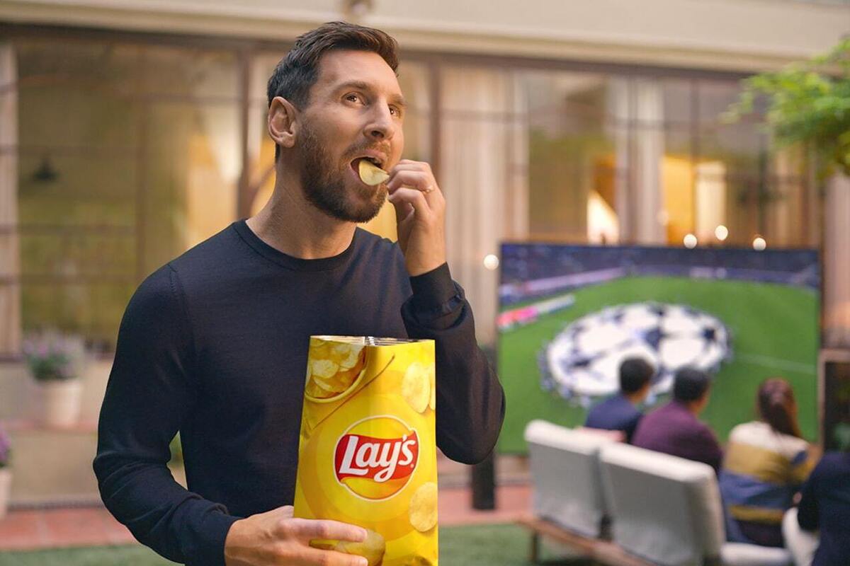 تبلیغ با چهره مشهور / سلبریتی‌ها چگونه ما را به خرید وادار می‌کنند؟