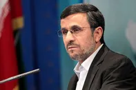 احمدی نژاد در حال تهیه مایحتاج زندگی