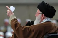 رهبر انقلاب: آمریکا اگر جنگی راه بیندازد، جنگ منطقه‌ای خواهد بود