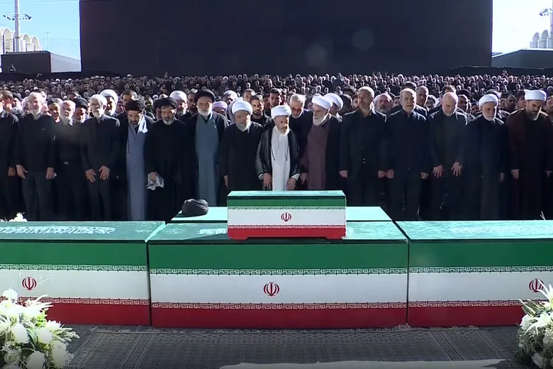 اقامه نماز بر پیکر مطهر رهبر شهید امت