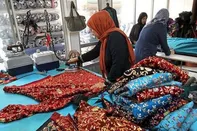 زنان در صف اول دریافت این تسهیلات قرار گرفتند