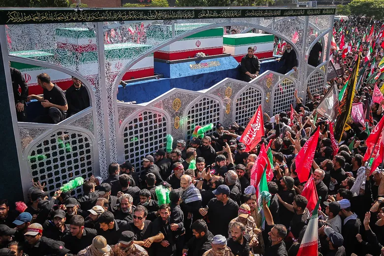 وداع باشکوه ملت با رهبر شهید ایران در تهران