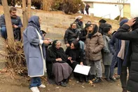 هنرمندان سینما مقابل زندان اوین