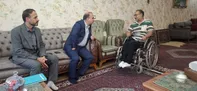دیدار مدیر بیمه دی زنجان از سه نفر از جانبازان قطع نخاع و صعب العلاج