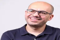 این روزنامه نگار بازداشت شد