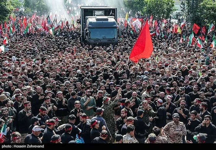 فیلم | تشییع باشکوه پیکر رهبر شهید