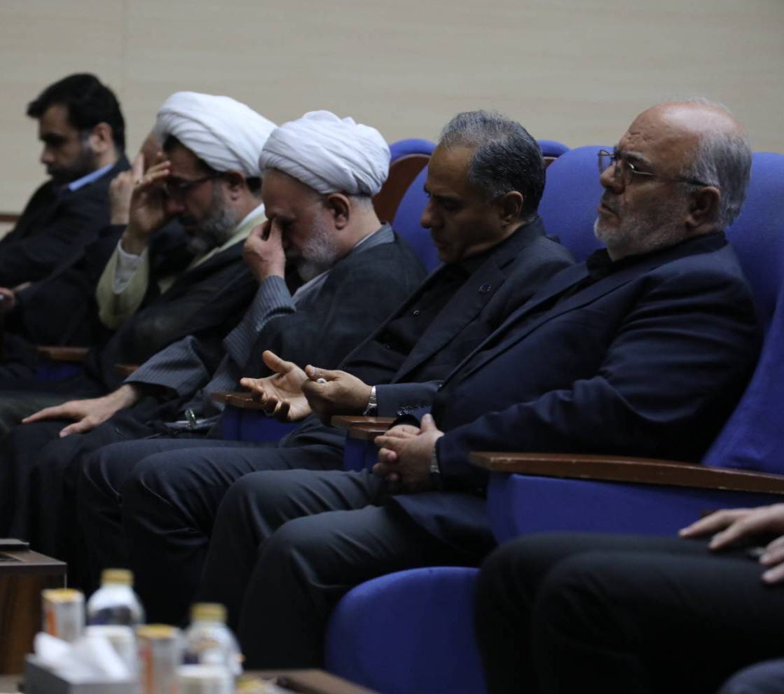 مراسم بزرگداشت «رهبر شهید انقلاب اسلامی» در بانک تجارت برگزار شد مراسم بزرگداشت «رهبر شهید انقلاب اسلامی» در بانک تجارت برگزار شد