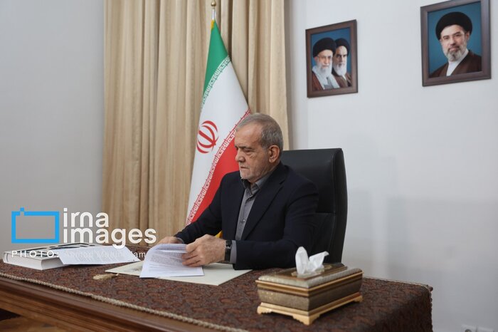 تصویر امضای پزشکیان پای یادداشت تفاهم اسلامآباد تصویر امضای پزشکیان پای یادداشت تفاهم اسلامآباد
