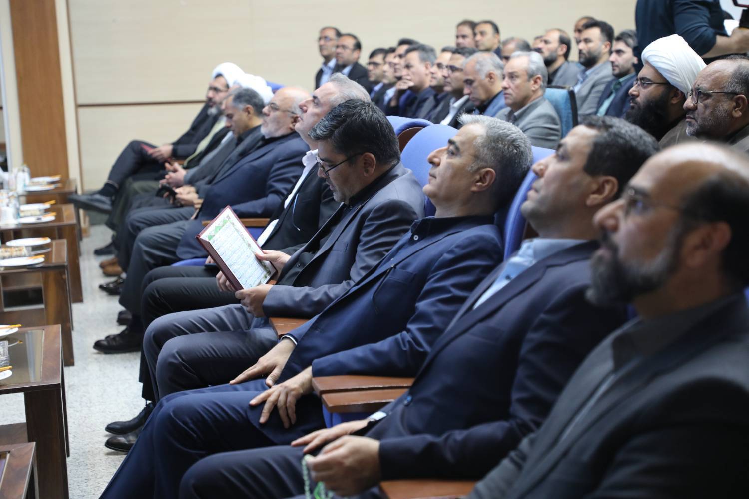 مراسم بزرگداشت «رهبر شهید انقلاب اسلامی» در بانک تجارت برگزار شد مراسم بزرگداشت «رهبر شهید انقلاب اسلامی» در بانک تجارت برگزار شد