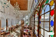 ببینید| این رستوران غذا را در جوب سرو می‌کند