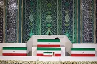 ادای احترام مهمانان و مسئولان خارجی به پیکر امام شهید