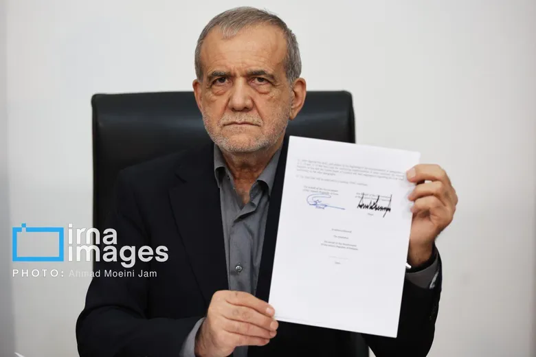 تصویر امضای پزشکیان پای یادداشت تفاهم اسلام‌آباد