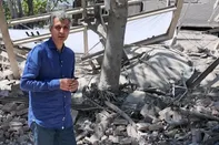 بازدید فردوسی پور از محل اصابت موشک به دانشگاه شهید بهشتی