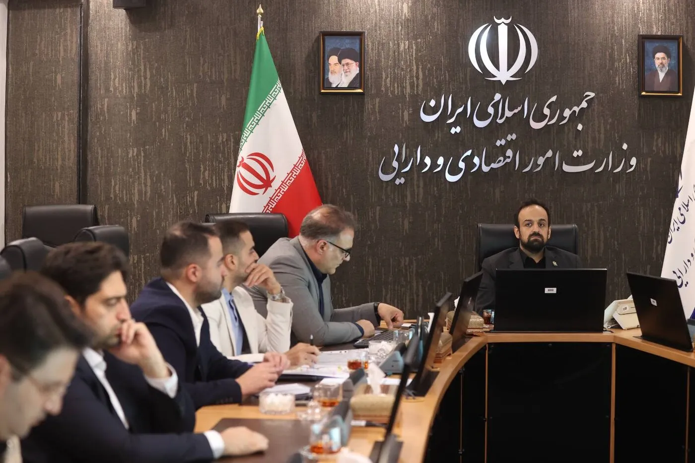 نشست شورای سیاستگذاری