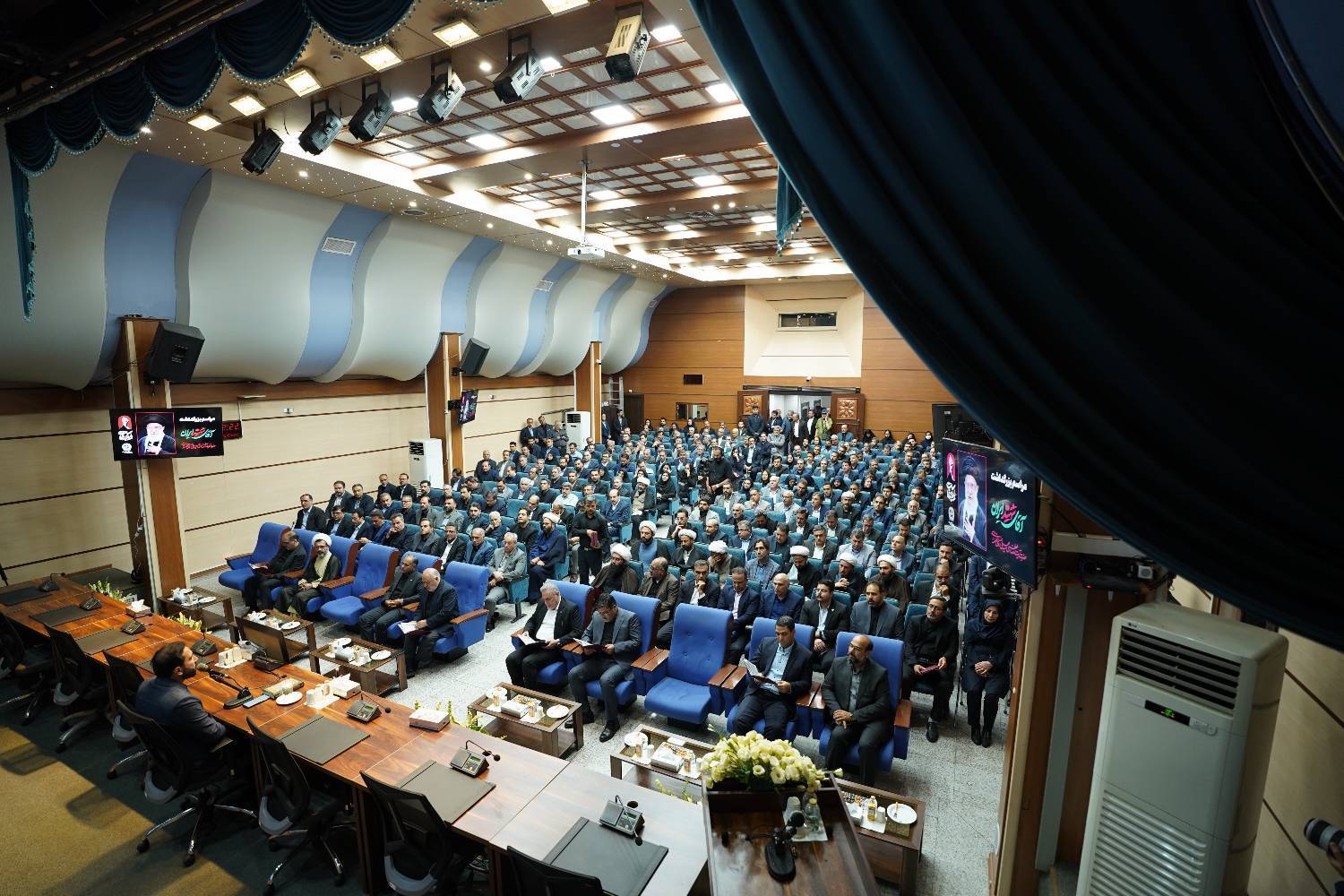 مراسم بزرگداشت «رهبر شهید انقلاب اسلامی» در بانک تجارت برگزار شد مراسم بزرگداشت «رهبر شهید انقلاب اسلامی» در بانک تجارت برگزار شد